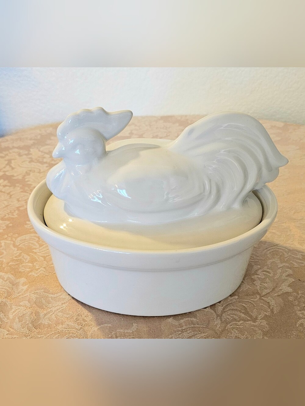 White Ceramic Rooster Hen Chicken Covered Casserole Serving Dish 9" Wide